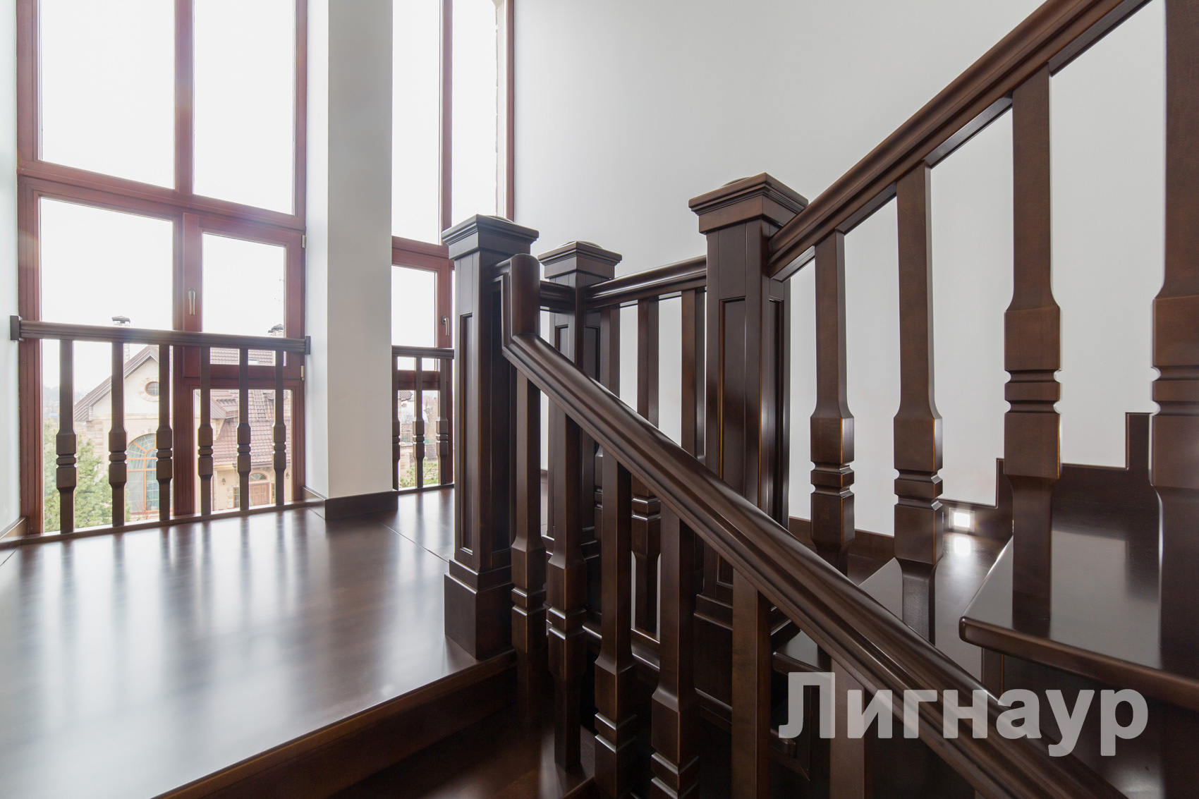 Собственное производство лестниц из дуба, бука и ясеня